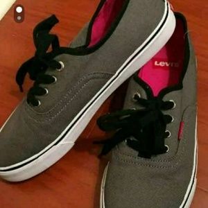 Levi's Women's Tennis Shoes Size 7